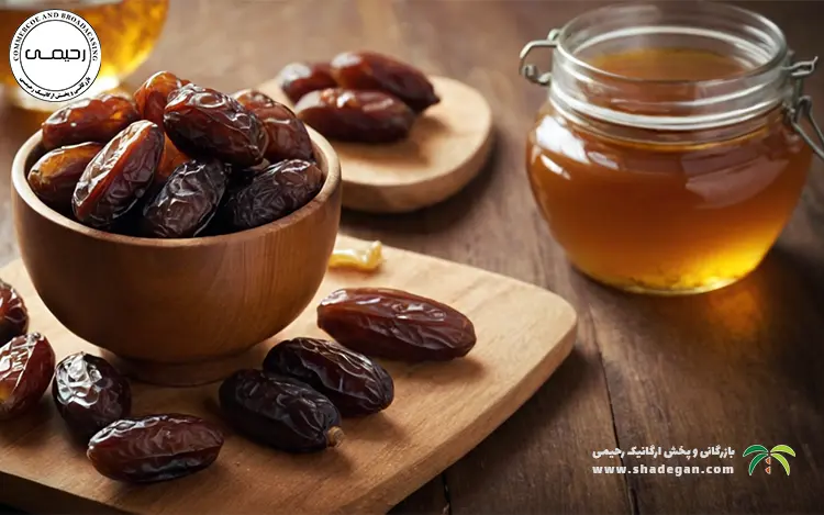 طرز تهیه دسر خرما و مغزیجات برای روزه‌داران